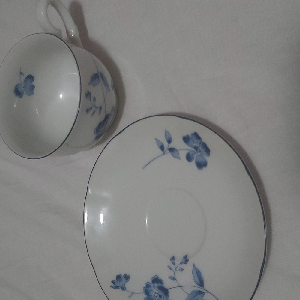 Vintage Tea And Saucer - Picture 2 of 3